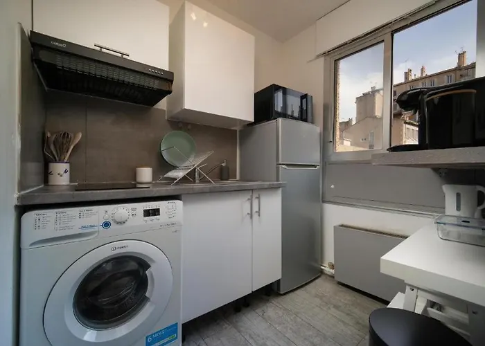 Appartement Climatise Tout Equipe Avec Balcon Au Coeur De Marseille