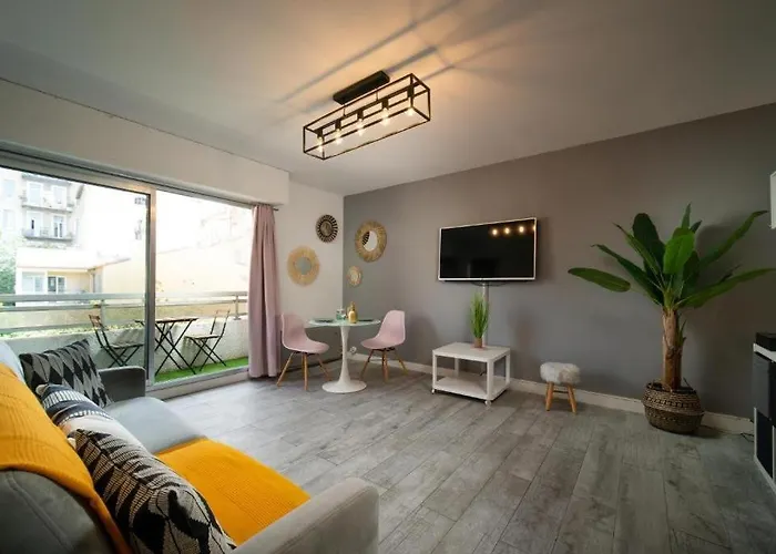 Appartement Climatise Tout Equipe Avec Balcon Au Coeur De Marseille