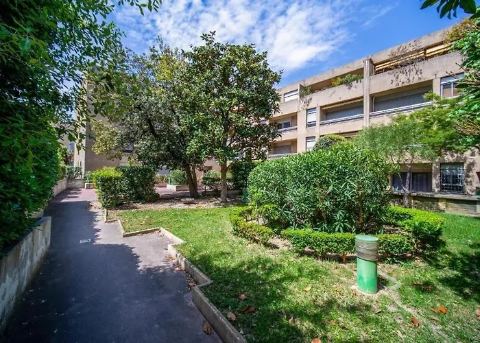 Appartement Climatise Tout Equipe Avec Balcon Au Coeur De Marseille