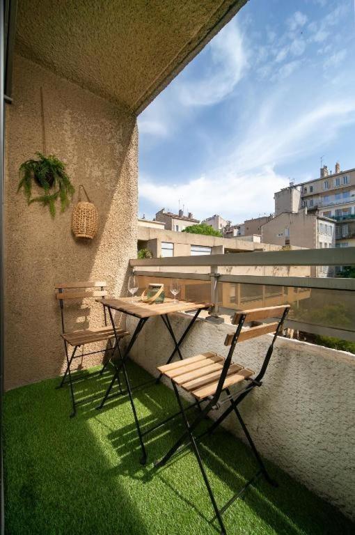 Apartment Climatise Equipe Avec Balcon Au Coeur De Marseille
